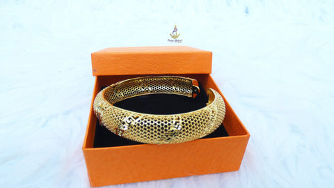 18 Carat Gold Plated Women’s Bangle Bracelet – Elegant Fashion Jewellery Gift Bangle Bracelet