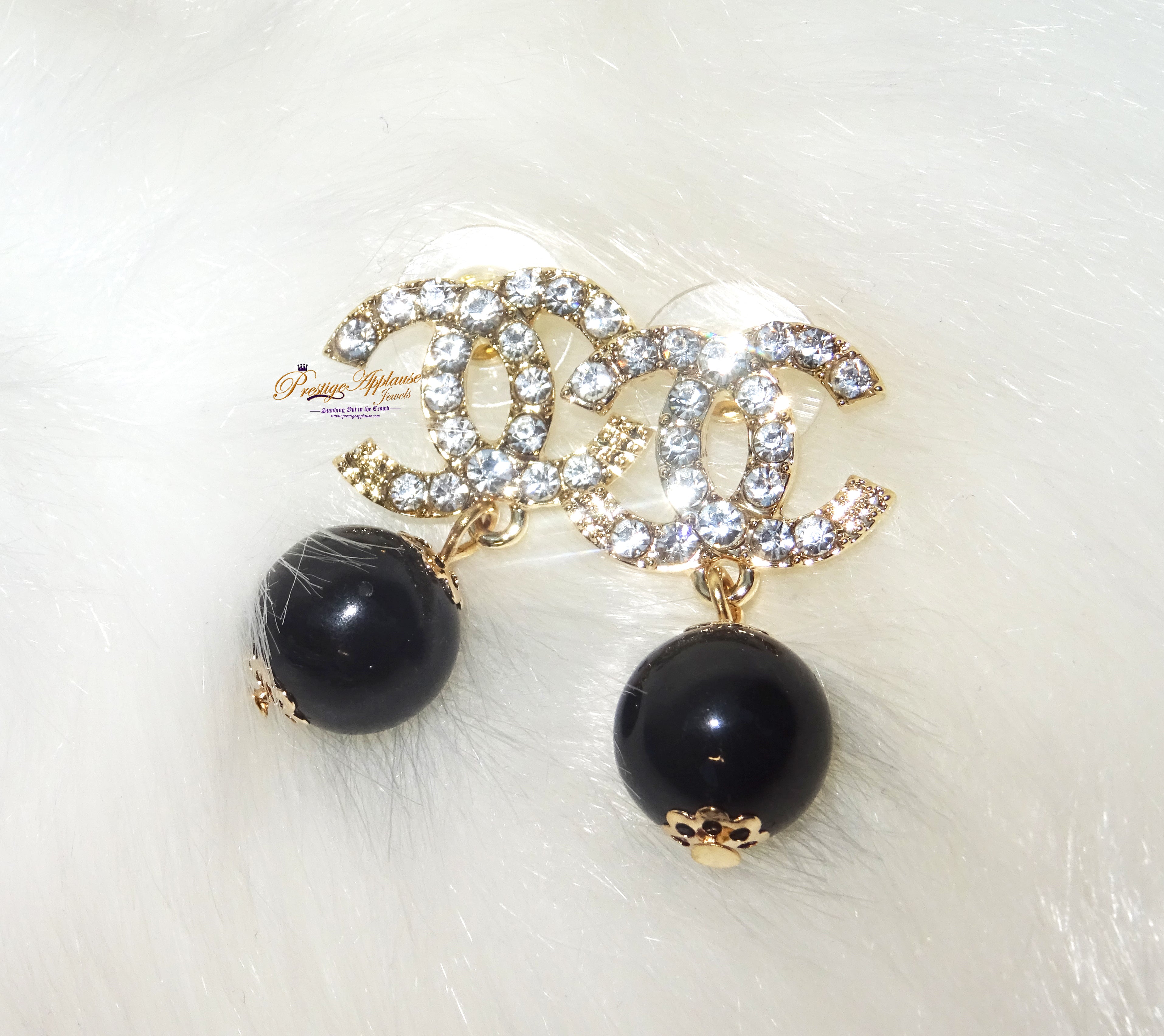 black-pearl-with-gold-accessories