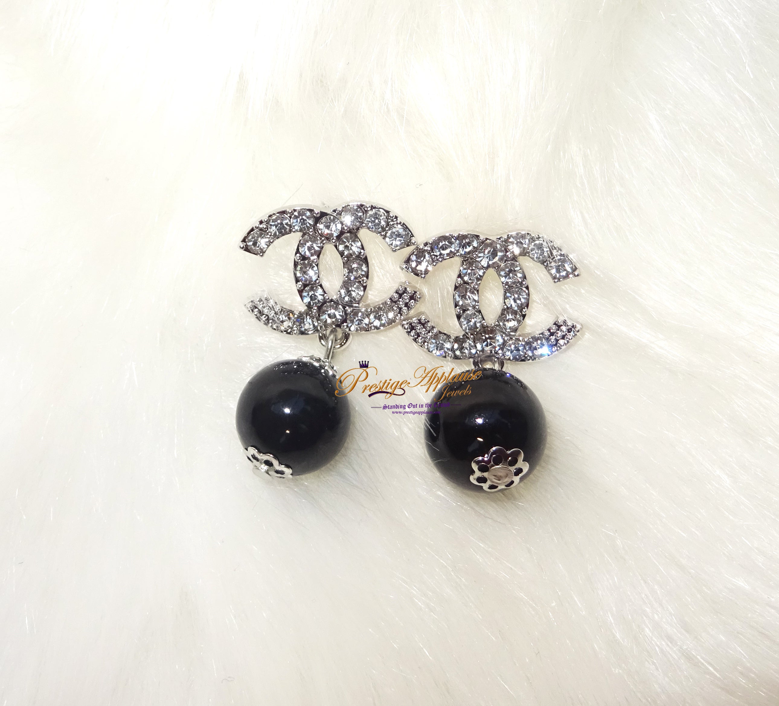 black-pearl-with-silver-accessories