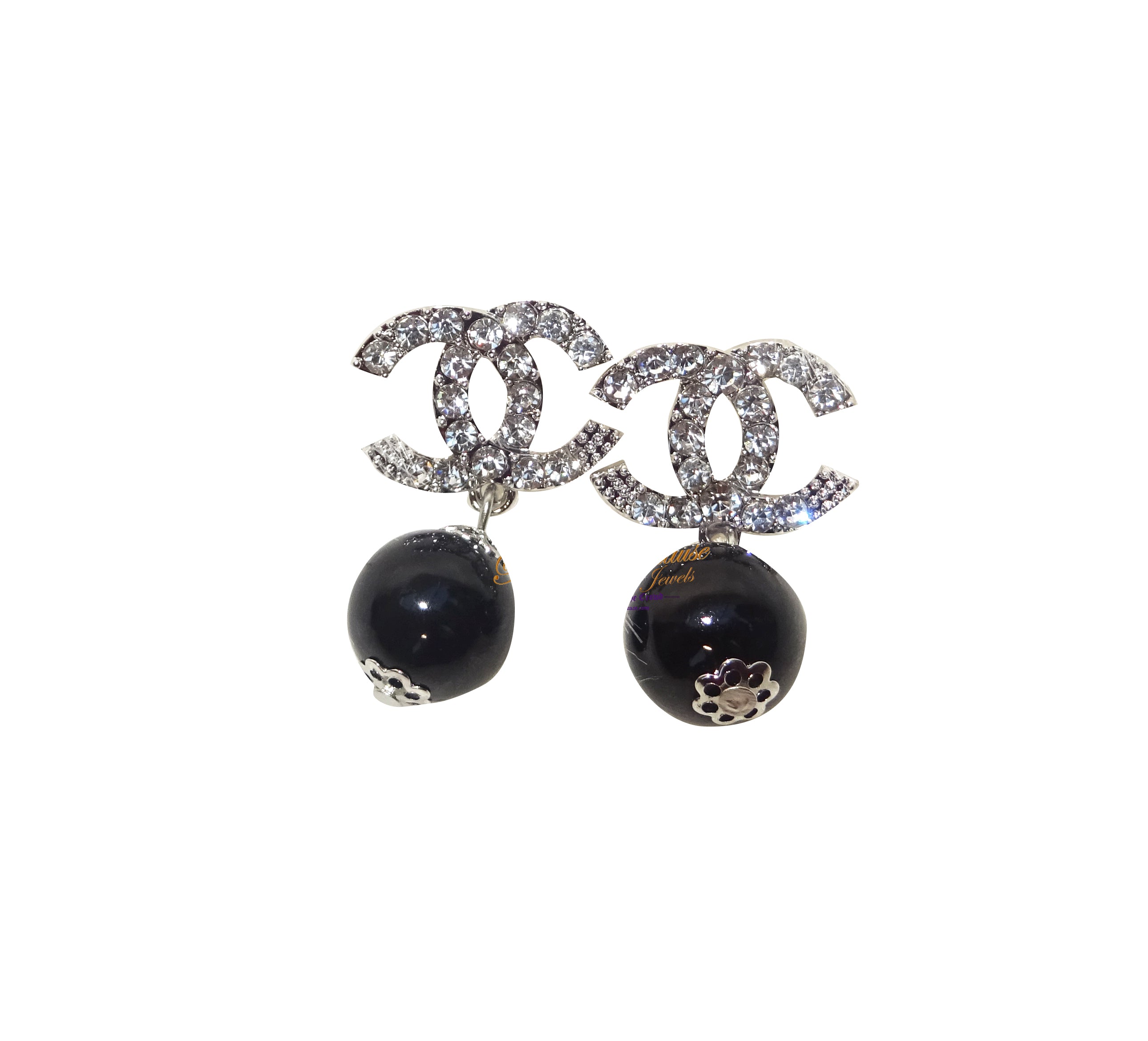 black-pearl-with-silver-accessories