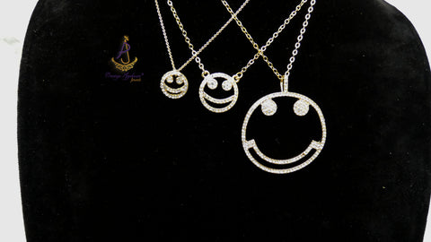 Popular Smiley Face Crystal Necklace – Cute Minimalist Emoji Pendant Chain for Women | PrestigeApplause
