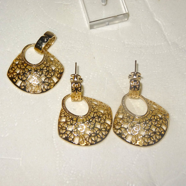 Latest Design Beautifully Shaped Gold Plated Fashion Costume Earring & Pendant Jewellery Set