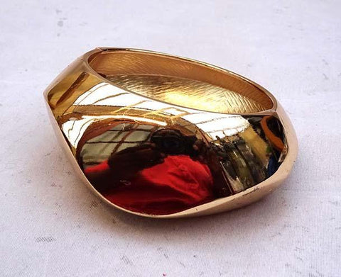 Beautiful shaped Gold New Design New Trend Ladies Bangle Gift